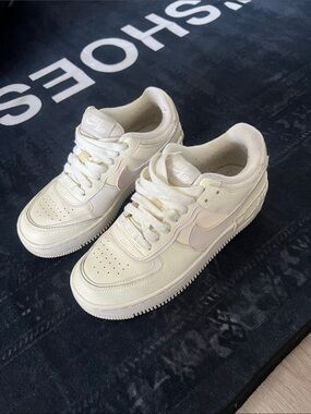 Nike Low-Top Sneakers — Cream/Beige Accent